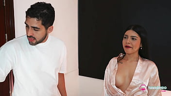 Nos metemos al cuarto de la vecina sin permiso estaba castigada