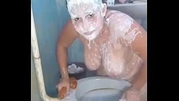 Enfiei A Rola De Borracha Tão Fundo Que Vomitei Tudo Na Minha Própria Cara thumbnail