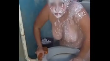 Enfiei A Rola De Borracha Tão Fundo Que Vomitei Tudo Na Minha Própria Cara thumbnail