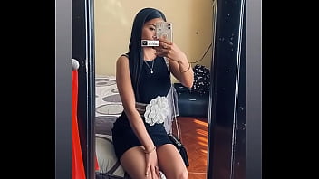 Se sube el vestido Se sube el vestido