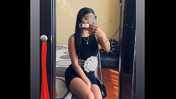 Se sube el vestido Se sube el vestido
