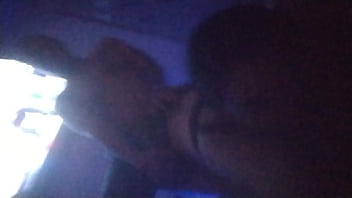 Le Doy Duro Ala De La Colonia thumbnail