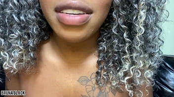 Punheta guiada esposa safada comandando a punheta do marido corno