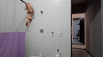 Enteada fica com tesão ao me ver no banho aí meu deus padrasto você teve múltiplos orgasmos na minha buceta e agora