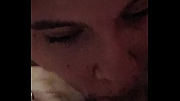 La mia ragazza vuole rilassarmi succhiandomi il cazzo