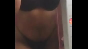 Aqui estou eu outra vez louca por dinheiro