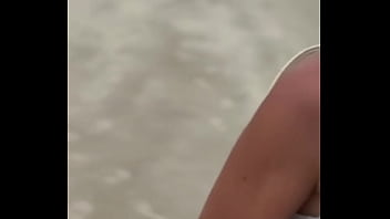 Minha vizinha na praia exibindo seus lindos peitos