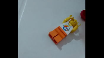 Novinha quadrada sendo enrabada e tomando gostoso