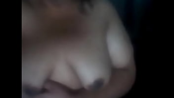 La tía me muestra pecho