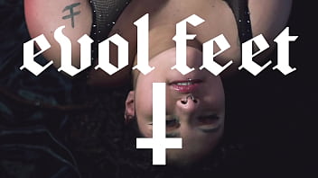 Curvy babes love foot fetish and magic wand vibrator