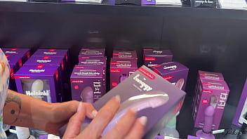 Une journée avec léa pam j'essaye un gode ventouse