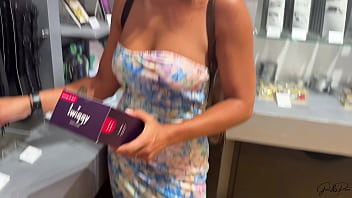 Une journée avec léa pam j'essaye un gode ventouse