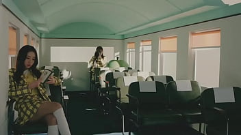 Chuu has orgy with people