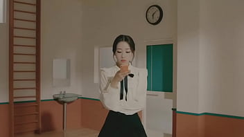 Chuu has orgy with people