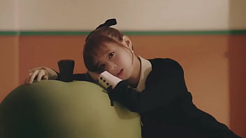 Chuu has orgy with people