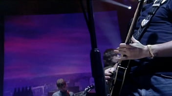 Liam y noel gallagher eyaculan un temazo en vivo