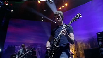 Liam y noel gallagher eyaculan un temazo en vivo