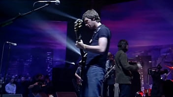 Liam y noel gallagher eyaculan un temazo en vivo