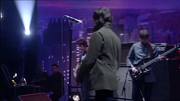 Liam y noel gallagher eyaculan un temazo en vivo
