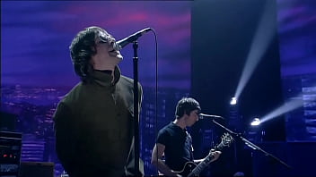 Liam y noel gallagher eyaculan un temazo en vivo