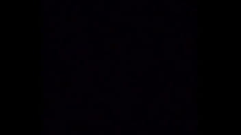 A una joven ruda le gusta que le introduzcan el pene completamente en el culo