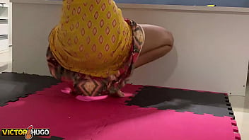 Morena cavala dançando funk