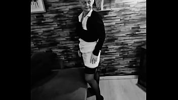 Hello mon cheri tu veux voir ce qui ce cache dessous