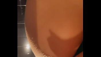 Good morning babiesj'espère que la vue de mes boobs égayera un peu plus ta