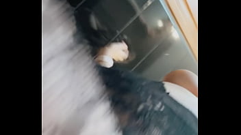 Good morning babiesj'espère que la vue de mes boobs égayera un peu plus ta