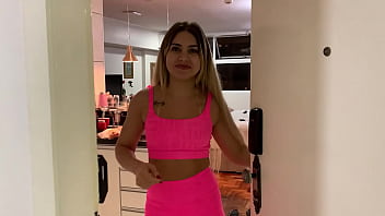 O marido saiu para trabalhar ele esperou eu chegar da academia e veio na minha porta O marido saiu para trabalhar ele esperou eu chegar da academia e veio na minha porta