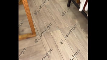 Exhibiendo ese gran culo por el centro #culonasincreíbles #culo #parejacouckold #parejaswiger