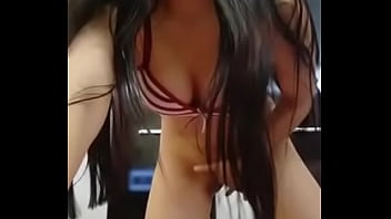 Mi novia se masturba por la webcam