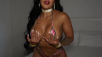 Colombiana cachonda prueba el pollón negro de jesus reyes y se corre una y otra vez que rico singa mariana martix