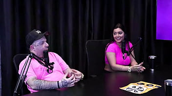 Mesmo com a mascara no rosto corno é reconhecido nas ruas monica lima ensinando aos novinhos da imperium o tesão de dar para um pau maior que tem em casa completo no red