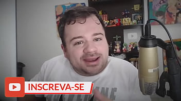 Novinho mostrando quadros