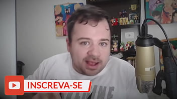 Novinho mostrando quadros