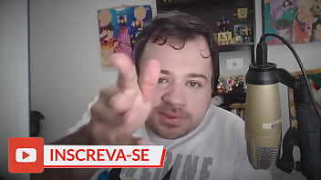 Novinho mostrando quadros