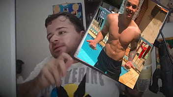 Novinho mostrando quadros