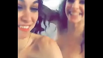 Troiette si mostrano