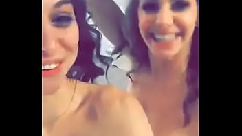 Troiette si mostrano