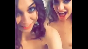 Troiette si mostrano