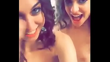 Troiette si mostrano