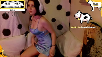 Lizza show the nipples