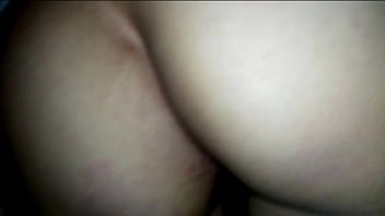 Mi esposa llega de viaje y la recibo con muchas ganas de comerme su culito