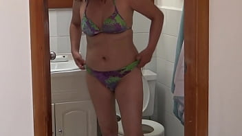 I film my stepmother peeing look at her pussy before and after fucking