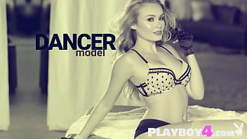 Sexy blonde milf revealed her amazing body and hot milf posed totally naked