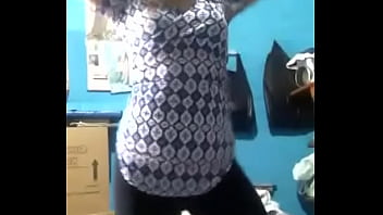 Me baila sexy antes de follar en la noche