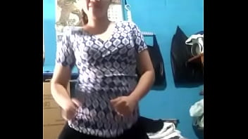 Me baila sexy antes de follar en la noche