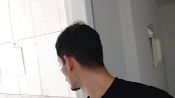 Fomos pegos no flagra pelo amigo do meu marido