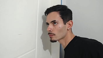 Fomos pegos no flagra pelo amigo do meu marido